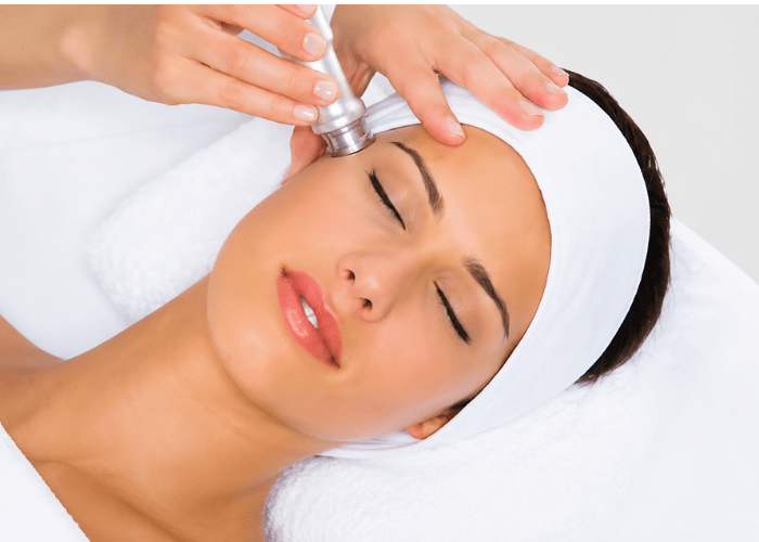Dr. Shruti Shah consulting a patient regarding hirsutism treatment and excess hair growth
